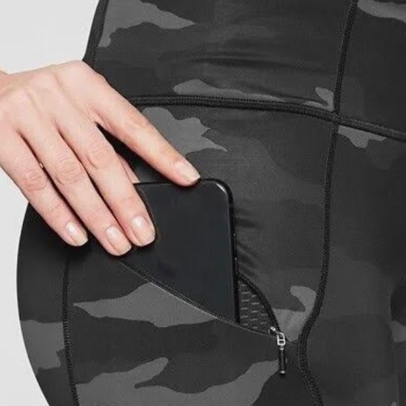 ATHLETA Black Camo Contender PowerLift 7/8 Leggings - Picture 4 of 6